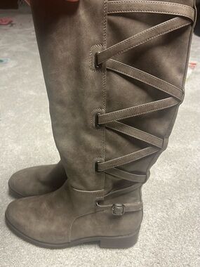 Knee-High Lace-Back Riding Boots in Taupe Size 9 NWOT